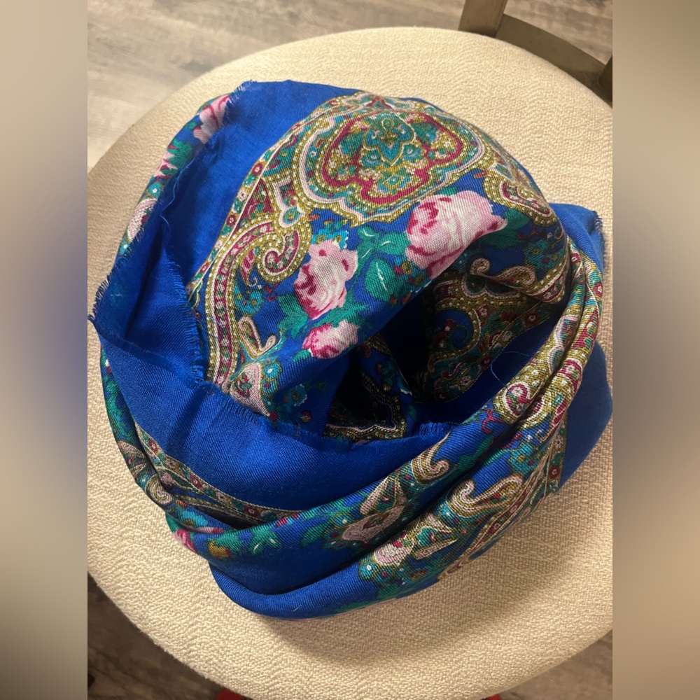 Elegant Blue Paisley Scarf
